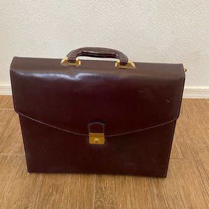 Briefcase in burgundy leather